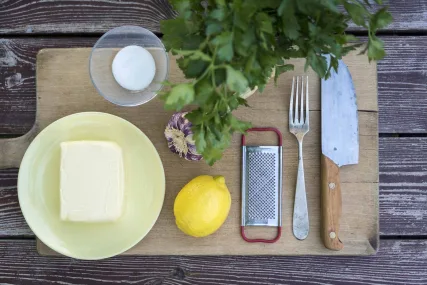 Zitronen-Knoblauch-Butter - Sebastian Schollmeyer