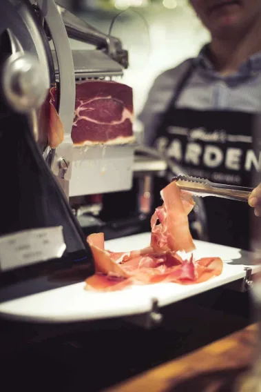 Isaak’s Garden - Sebastian Schollmeyer